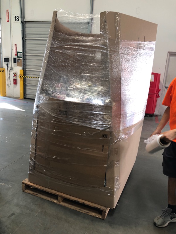 Photo 1 of *****************MIX PALLET VARIOUS CLOTHING AND MERCHANDISE - NO RETURNS**********************