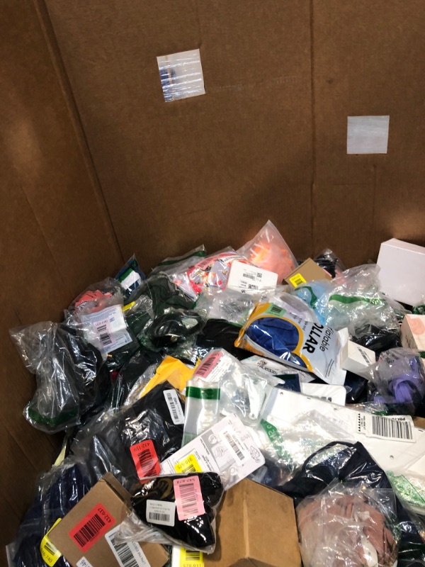 Photo 1 of *****************MIX PALLET VARIOUS CLOTHING AND MERCHANDISE - NO RETURNS**********************