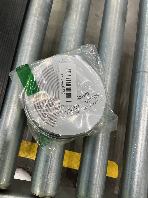 Photo 1 of 12 Pieces Round Cookie Biscuit Cutter Set,Graduated Circle Pastry Cutters,18/8 Stainless Steel Cookie Cutters and Donut Cutter Ring Molds