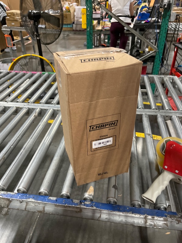 Photo 1 of *** No hose or sprayer***Just the container***Chapin 20004 Made in USA 1 -Gallon Lawn and Garden Pump Pressured Sprayer, for Spraying Plants, Garden Watering, Weeds and Pests