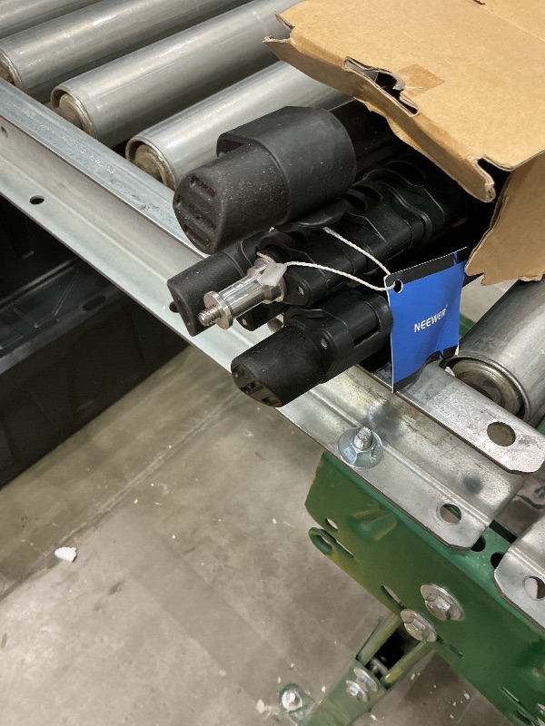 Photo 1 of *dirty item* NEEWER Photography Light Stand, 1.5-6.4ft/47-195cm Aluminum Reversible Studio Lighting Tripod, Portable Phone Video Stand w/ 1/4" Screw for Strobe Light Camera Softbox, 4.4lb/2kg Load, ST195