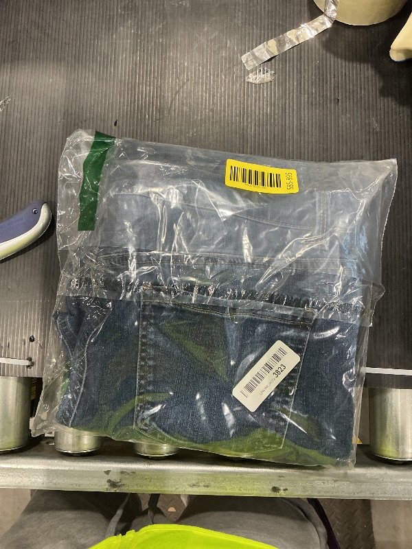 Photo 1 of *Major Damaged*
Gloria Vanderbilt Women's Amanda Classic High Rise Tapered Jean Standard, Scottsdale, 14 Short