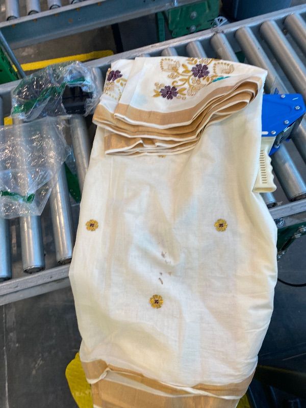 Photo 1 of *Dirty Item* Stylesindia Cotton Kerala Kasavu Zari Embroidery Saree With Blouse, Kuthampully Kerala Kasavu Saree Onam Deevali Pongal (Styles # 02)