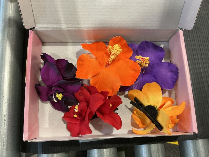 Photo 1 of 10 Pcs Hawaiian Flower Hair Clips for Women, Plumeria Hibiscus Hair Clips, Artificial Flower Clips 3.5 Inch Hair Accessories for Vacation Party Beach Seaside
