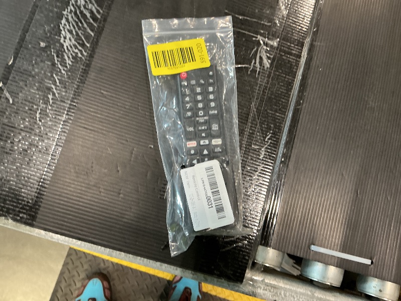 Photo 1 of *Minor Damaged - Check clerk notes*
Rimous Remote Compatible with LG TV Remote Control (All Models) for All Smart TV LCD LED 3D AKB75375604 AKB75095307 AKB75675304 Remote Control for LG Remote Replacement with Holder & Battery