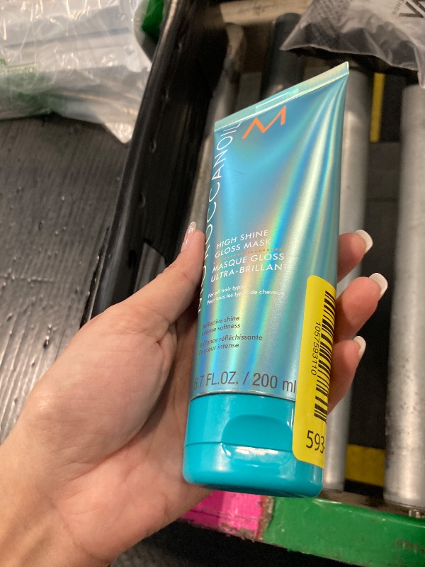 Photo 1 of ***USED***Moroccanoil High Shine Gloss Mask, 6.7 Fl. Oz.