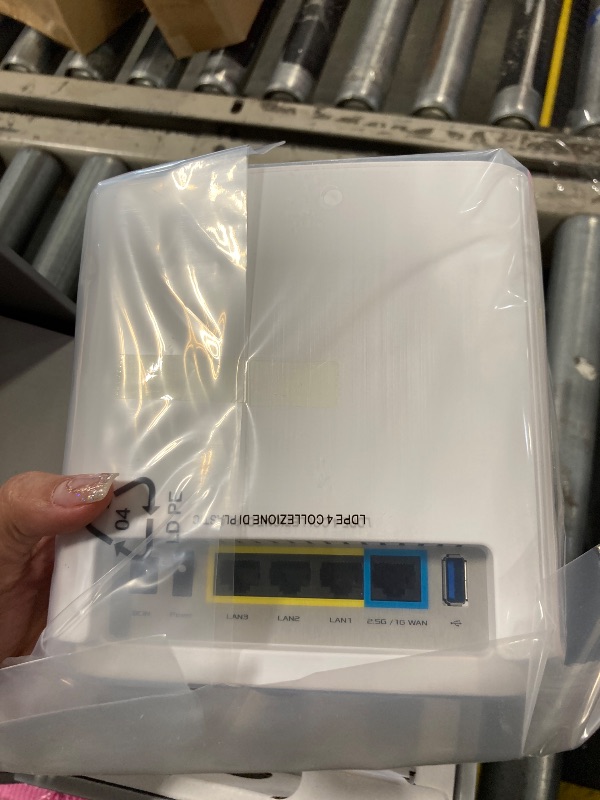 Photo 1 of ***LOOKS NEW***
ASUS ZenWiFi AX6600 Tri-Band Mesh WiFi 6 System (XT8 1PK) - Whole Home Coverage up to 2750 sq.ft & 4+ rooms, AiMesh, Included Lifetime Internet Security, Easy Setup, 3 SSID, Parental Control, White