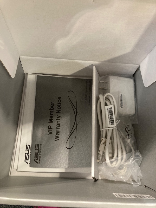 Photo 1 of ***LOOKS NEW***
ASUS ZenWiFi AX6600 Tri-Band Mesh WiFi 6 System (XT8 1PK) - Whole Home Coverage up to 2750 sq.ft & 4+ rooms, AiMesh, Included Lifetime Internet Security, Easy Setup, 3 SSID, Parental Control, White