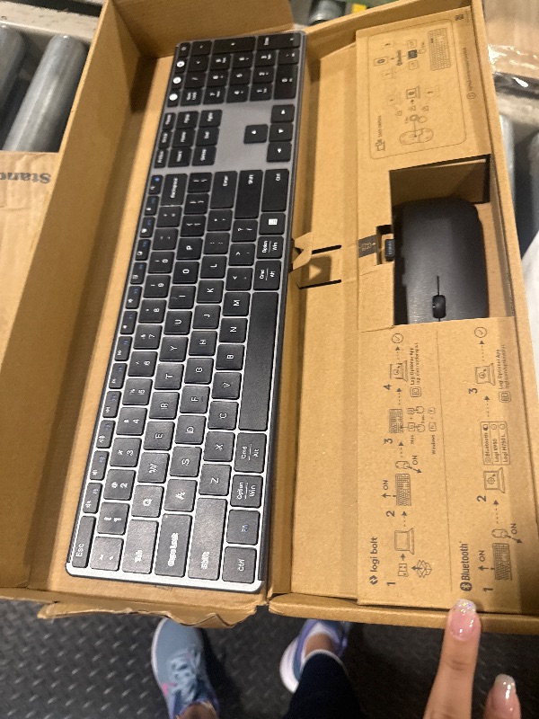 Photo 1 of ***SIMILAR PRODUCT***
Logitech Signature Slim MK955 for Business Wireless Keyboard and Mouse Combo, Quiet Typing, Secure Receiver, Bluetooth, Globally Certified, Windows/Mac/Chrome/Linux - Graphite