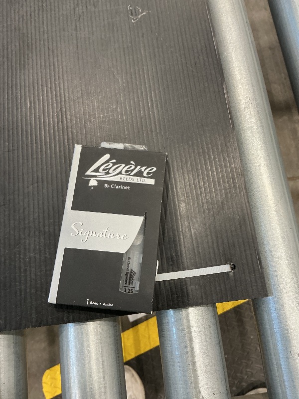 Photo 1 of Légère Reeds - Bb Clarinet Reed, Signature, Strength 3.00 (BBSS3.00) - Premium Synthetic Woodwind Reed