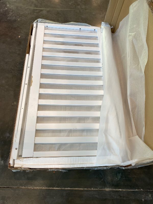 Photo 1 of *MINOR DAMAGE* Delta Children Essex 4-in-1 Convertible Baby Crib, Bianca White with Natural Legs