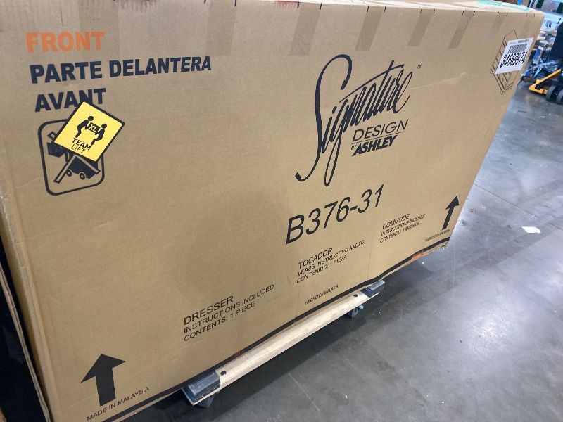 Photo 1 of *USED*
Signature Design by Ashley Alisdair Traditional 6 Drawer Dresser, Dark Brown