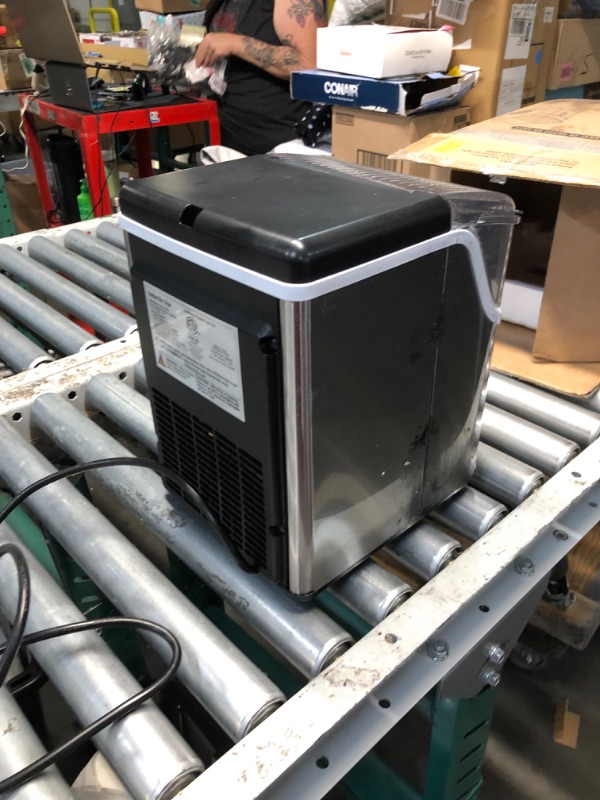 Photo 1 of ***DAMAGED - LEAKING OIL - SEE PICTURES***
Kismile Nugget Ice Makers Countertop,Portable Ice Machine with Crushed Ice, 35lbs/Day,Self-Cleaning,One-Click Operation for Home Use(Silver)