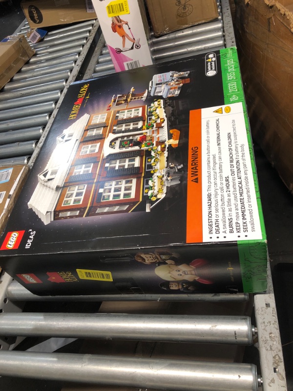 Photo 1 of (PARTIAL SET) (MISSING MANY BAGS) (DAMAGED BOX) LEGO Ideas Home Alone McCallisters’ House 21330 Building Set for Adults, Movie Collectible Gift Idea with 5 Minifigures