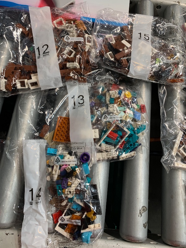 Photo 1 of (PARTIAL SET) (MISSING MANY BAGS) (DAMAGED BOX) LEGO Ideas Home Alone McCallisters’ House 21330 Building Set for Adults, Movie Collectible Gift Idea with 5 Minifigures