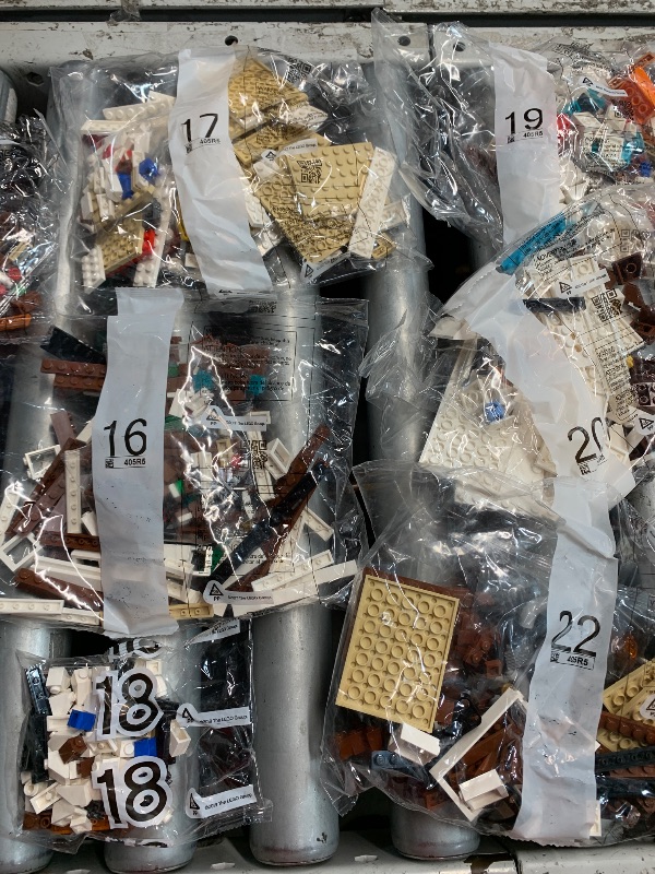 Photo 1 of (PARTIAL SET) (MISSING MANY BAGS) (DAMAGED BOX) LEGO Ideas Home Alone McCallisters’ House 21330 Building Set for Adults, Movie Collectible Gift Idea with 5 Minifigures