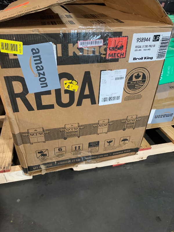 Photo 1 of ****************FOR PARTS ONLY--missing grill cover and stainless steel cabinet doors**********
Broil King 958944 Regal S 590 Pro IR Propane Gas Grill, 5-Burner, Stainless Steel