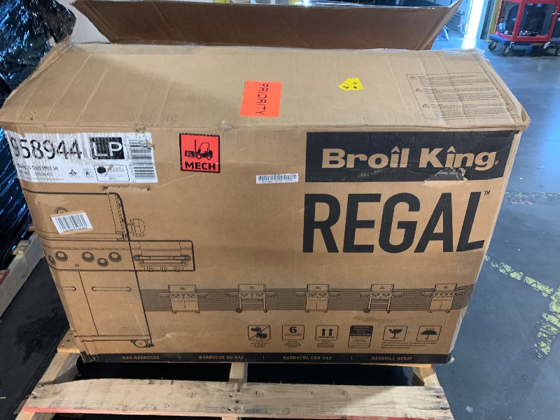 Photo 1 of ****************FOR PARTS ONLY--missing grill cover and stainless steel cabinet doors**********
Broil King 958944 Regal S 590 Pro IR Propane Gas Grill, 5-Burner, Stainless Steel