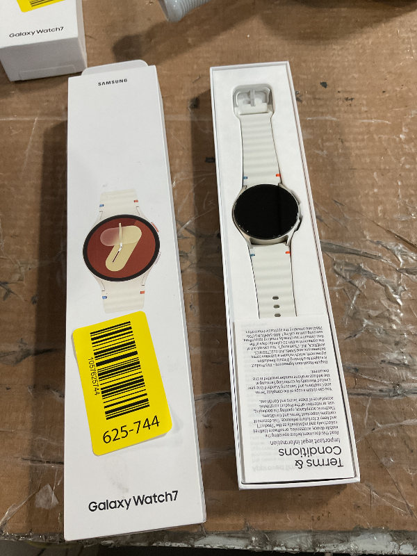 Photo 1 of ***(PARTS ONLY/ NON FUNCTIONAL)***Samsung Galaxy Watch 7 40mm Bluetooth AI Smartwatch w/Energy Score, Wellness Tips, Heart Rate Tracking, Sleep Monitor, Fitness Tracker, 2024, Cream [US Version, 1Yr Manufacturer Warranty]