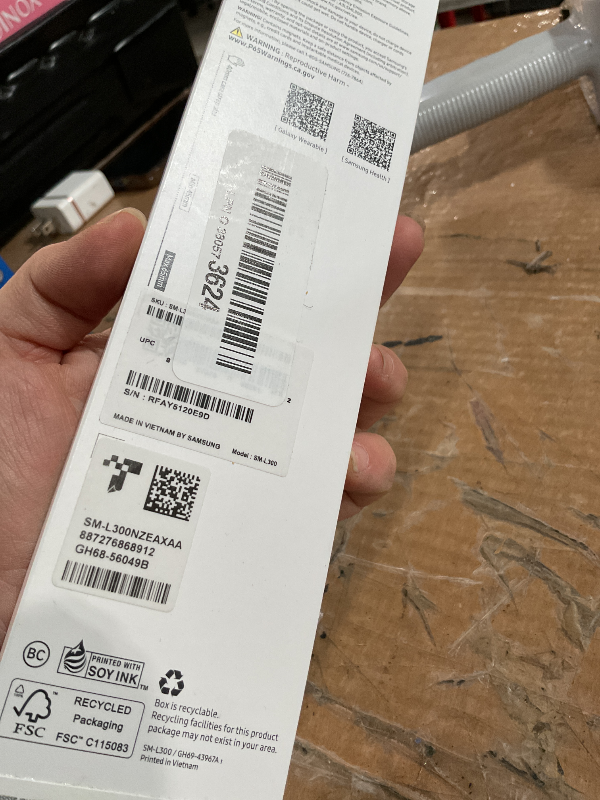 Photo 1 of ***(PARTS ONLY/ NON FUNCTIONAL)***Samsung Galaxy Watch 7 40mm Bluetooth AI Smartwatch w/Energy Score, Wellness Tips, Heart Rate Tracking, Sleep Monitor, Fitness Tracker, 2024, Cream [US Version, 1Yr Manufacturer Warranty]