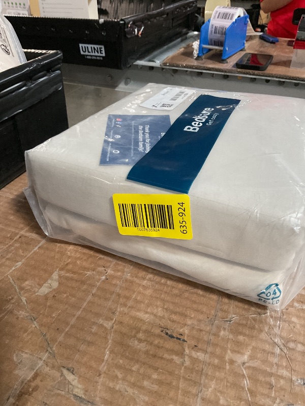 Photo 1 of (USED/FAIR) Bedsure Duvet Cover King Size - 3 Pieces Prewashed Cotton-Like Extra Soft Bedding Set, Includes 1 Duvet Cover 104x90 Inches with Zipper Closure & 2 Pillow Shams, Linen, Comforter Not Included