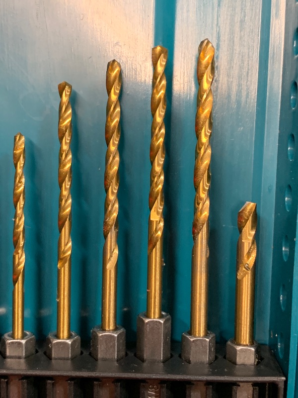 Photo 1 of (used)(one is broken) Makita B-65399 Impact Gold 14 Pc. Titanium Drill Bit Set, 1/4 In. Hex Shank