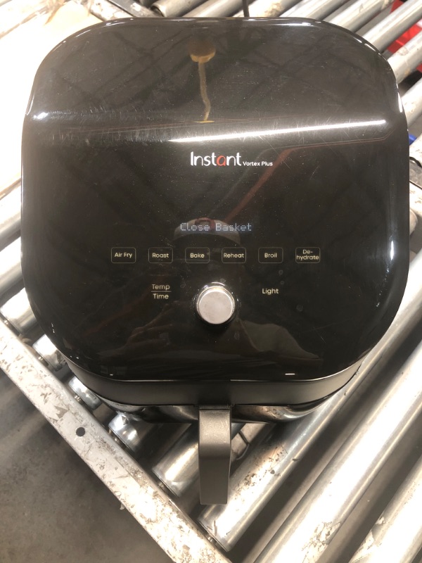 Photo 1 of ***(PARTS ONLY/ NON FUNCTIONAL)***CVortex Plus 6 Qt. 6-in-1 Air Fryer