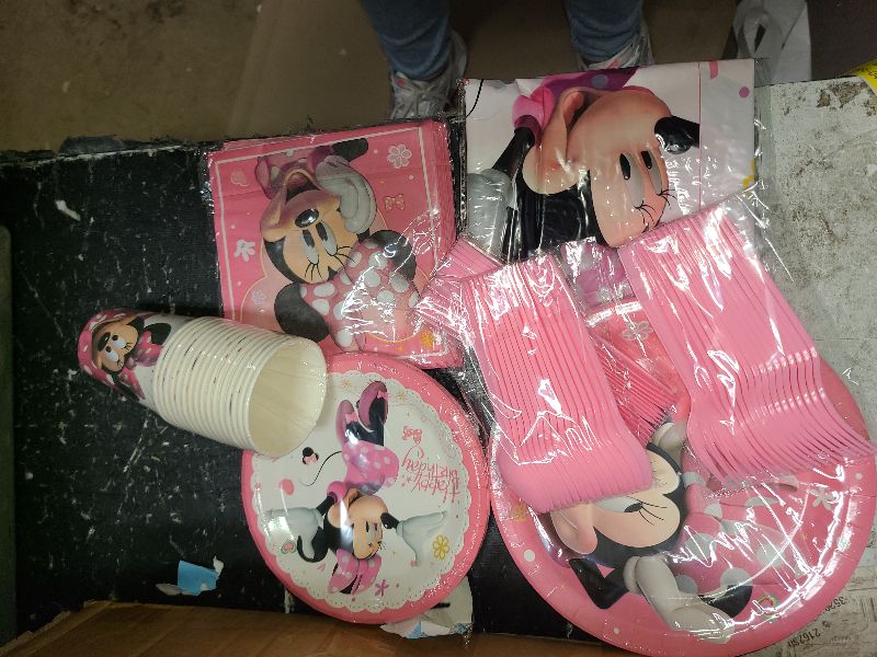 Photo 1 of 10-Pack-Game Stuffed Animals Toys Creeper Plush, Baby Pig, Wolf,Baby Mooshroom, Enderman, Skeleton Shooter, Spider, Squid, It is a Gift for Children and FansMinnie Birthday Party Supplies, Minnie Mouse Party Decorations Tableware Set - Minnie Mouse Plates