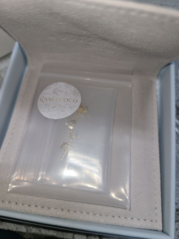 Photo 1 of "STUNNING FLAME" 18K Gold Plated Silver Brilliant Cut Simulated Diamond Cubic Zirconia Stud Earrings(yellow-gold-plated-silver, 1.0)