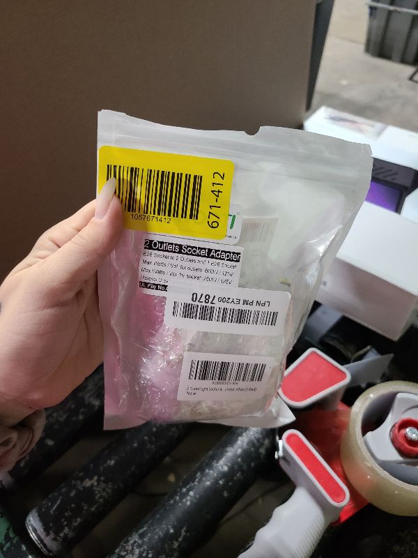 Photo 1 of 2-Pack E26 Light Socket Adapter - Converts Medium Screw Socket to Two Outlets With Pull Chain Switch - UL Listed, White