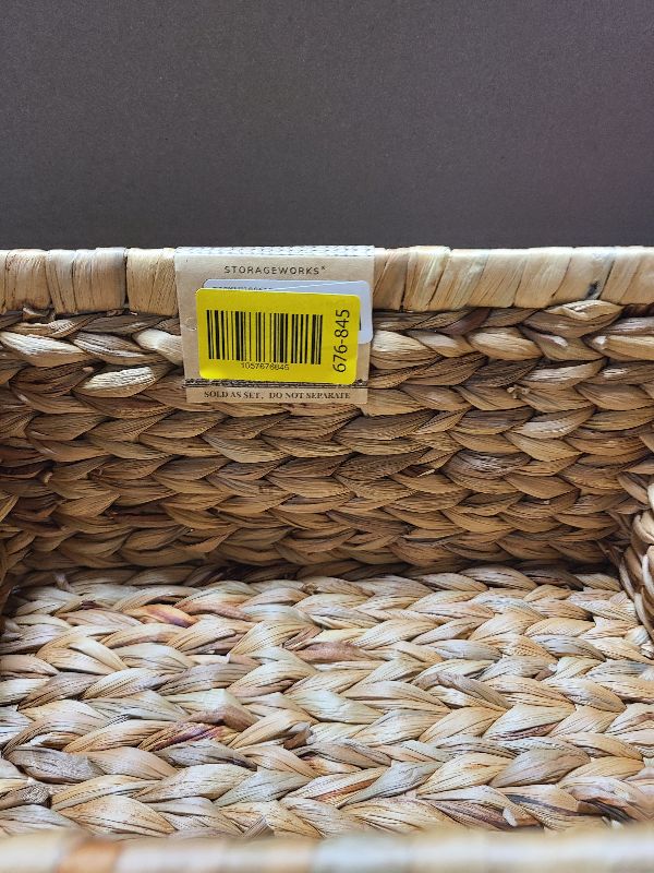 Photo 1 of StorageWorks Wicker Basket, Baskets for Organizing, Storage Basket with Built-in Handles, Water Hyacinth Shelves (Medium 1 Pcs, Natural Hyacinth)