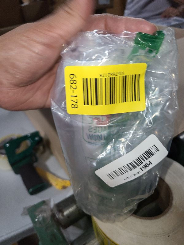 Photo 1 of 3M 08609 Window-Weld Super Fast Urethane Windshield Adhesive, High-Strength Fast-Curing One-Part Auto Glass Sealant, 10.5 fl oz (310 mL) Cartridge, Black