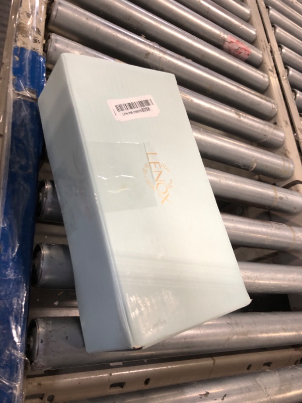 Photo 1 of ***READ CLERK NOTES*** Portola 65-Piece Flatware Set