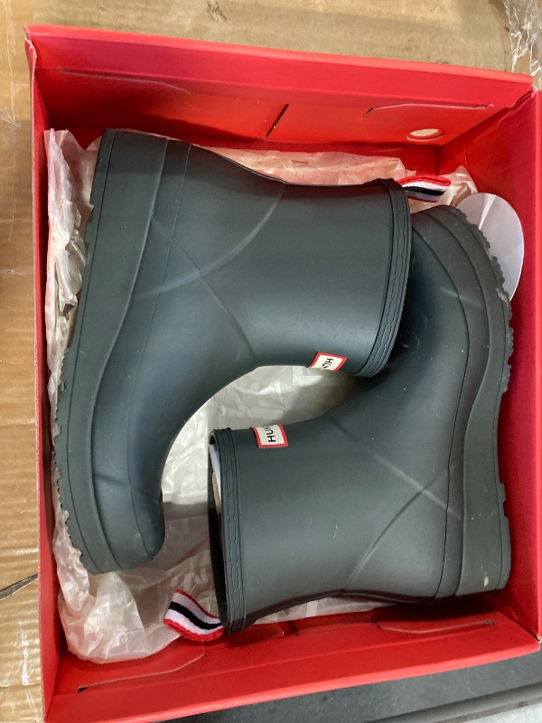 Photo 1 of ***IN GOOD CONDITIONS JUST DIRTY****Hunter Women's Play Short Rain Boot, Arctic Moss, 7