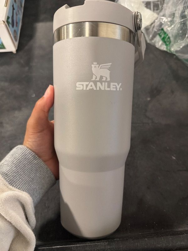 Photo 1 of ** sold as is, no refund/return** see comments!
STANLEY IceFlow Stainless Steel Tumbler - Vacuum Insulated Water Bottle for Home, Office or Car Reusable Cup with Straw Leak Resistant Flip Cold for 12 Hours or Iced for 2 Days, Ash, 30 OZ / 0.89 L
**USED**