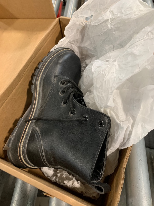Photo 1 of ****SIMILAR ITEM*** UNKNOWN SIZE***** Steel Toe Boots for Women Men, Waterproof Lightweight Safety Work Boots Durability Composite toe Construction Shoes with 6"