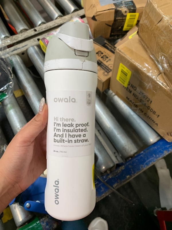 Photo 1 of ** USED** Owala FreeSip Insulated Stainless Steel Water Bottle with Straw, BPA-Free Sports Water Bottle, Great for Travel, 24 Oz, Shy Marshmallow