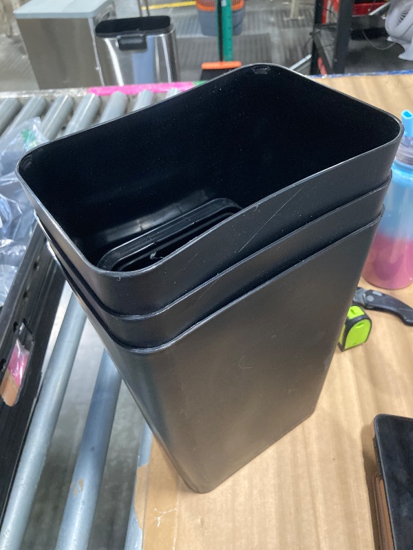 Photo 1 of ***1 LID MISSING***
Feicanhao 3-Pack Plastic 4.5 Gallon Swing Lid Trash Can, Slim Garbage Bin with Swing Lid, Black