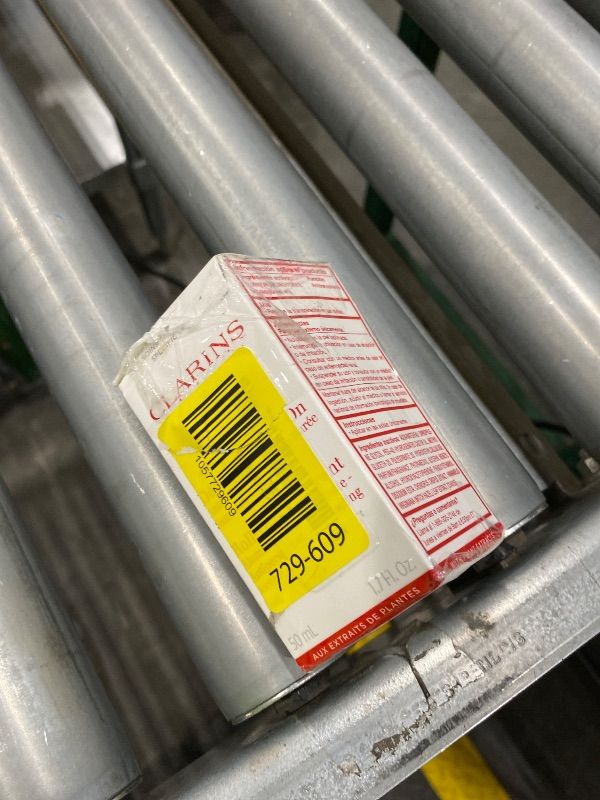 Photo 1 of *USED*
Clarins Roll-On Antiperspirant Deodorant | Alcohol Free | No White Residue | Long Lasting, Non-Sticky Formula| All Skin Types, Including Sensitive Skin | 1.7 Ounces