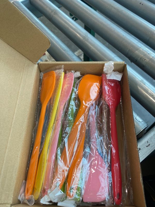 Photo 1 of *Missing Parts*
Irenare 36 Pcs Mini Silicone Spatulas Bulk 8.3 Inch Heat Resistant Scrapers Rubber Spatulas Seamless Design Non Stick Flexible for Kitchen Use Cooking Baking Mixing