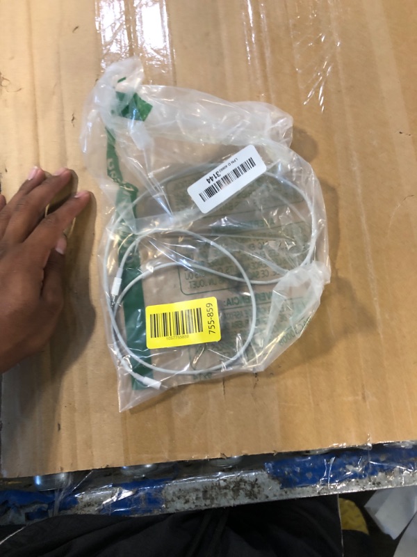 Photo 1 of (Apple MFi Certified) iPhone AUX Cord,Lightning to 1/8 Inch Audio Cable,3.3ft, Headphone Jack Adapter Male Aux Stereo Audio Cable Compatible for iPhone 14/13/12/11/XR/X/8/7 (White)