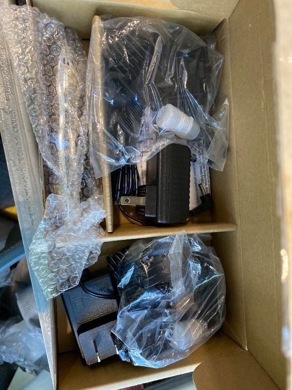 Photo 1 of ***MISSING MAIN COMPONENTS*** Wahl Groomsman Rechargeable Beard Trimmer kit for Mustaches, Nose Hair, and Light Detailing and Grooming with Bonus Wet/Dry Battery Nose Trimmer – Model 5622v