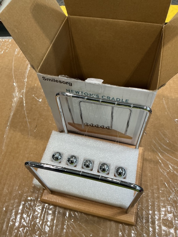 Photo 1 of *UNTESTED*
Smilesorg Newton's Cradle Balance Balls Fascinating Physics Gadget for Home and Office 5 Beads