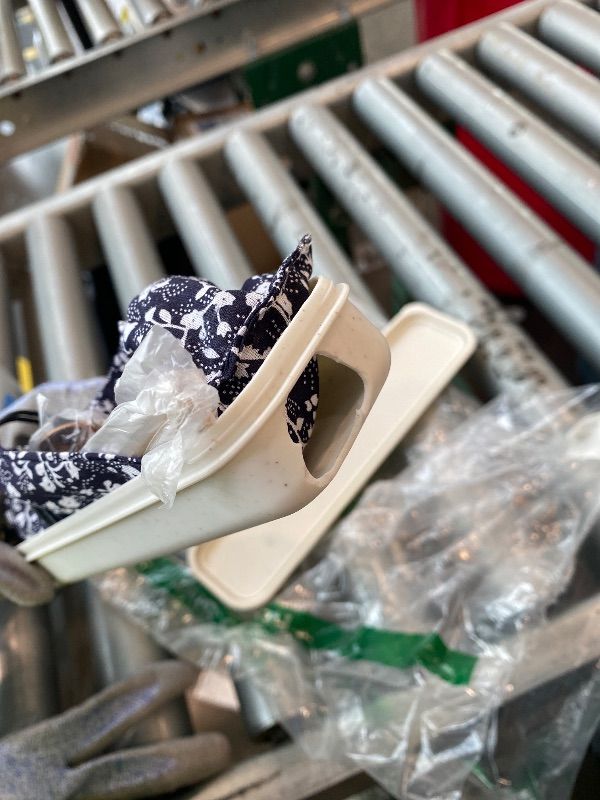 Photo 1 of **MINOR DAMAGE**
AARAINBOW 8 Pieces Stainless Steel Flatware Set Portable Reusable Cutlery Set Travel Utensils Set Including Chopsticks Knife Fork Spoon Straws Cleaning Brush Dishwasher Safe (Rose Golden)