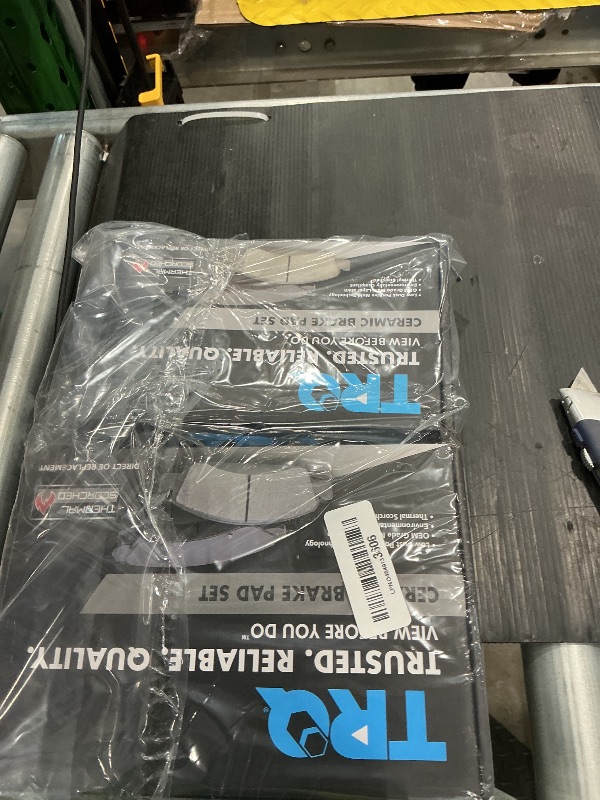 Photo 1 of **MAJOR DAMAGE**
TRQ Front and Rear Ceramic Brake Pad Set Compatible with 07-08 BMW X5 3.0L L6 09-10 X5 xDrive30i 09-18 X5 xDrive35d 11-18 X5 xDrive35i 14-18 X5 sDrive35i 10-18 X6 xDrive35i 15-18 X6 sDrive35i