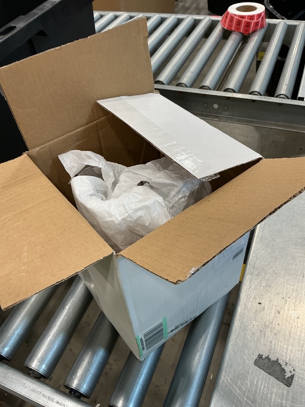 Photo 1 of **MINOR DAMAGE/check clerk comments**
Le Chateau Large Elegant Crystal Wine Decanter with Aerator – 750ml Glass Decanter – Hand-Blown Lead-Free Clear Glass Carafe with Aerator – Hand Held Gifts Red Wine Accessories/for Wine Lovers