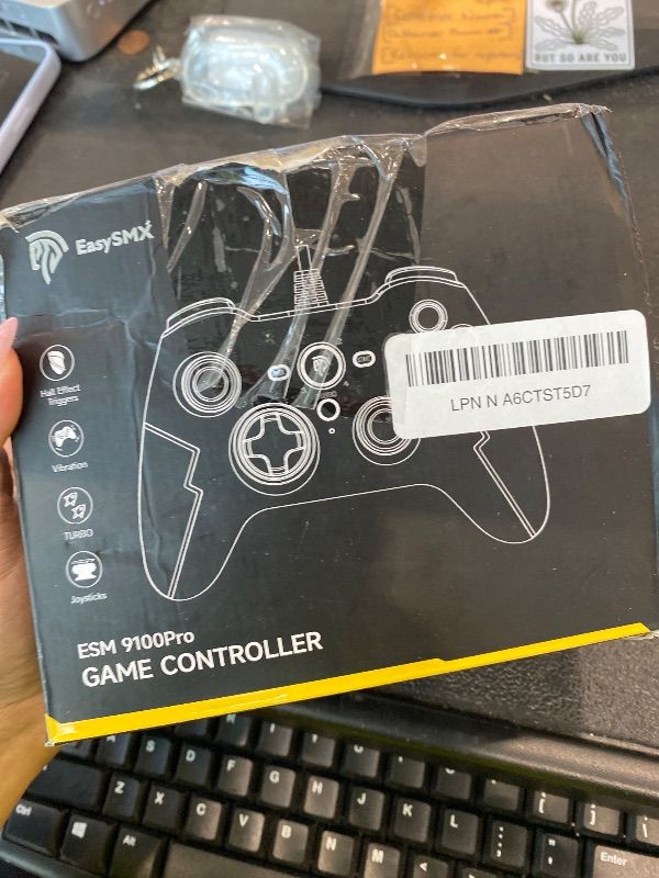Photo 1 of *UNTESTED*
EasySMX Wired Gaming Controller,PC Game Controller Joystick with Dual-Vibration Turbo and Trigger Buttons for Windows PC/ PS3/ Android TV Box/Tesla(Black)
