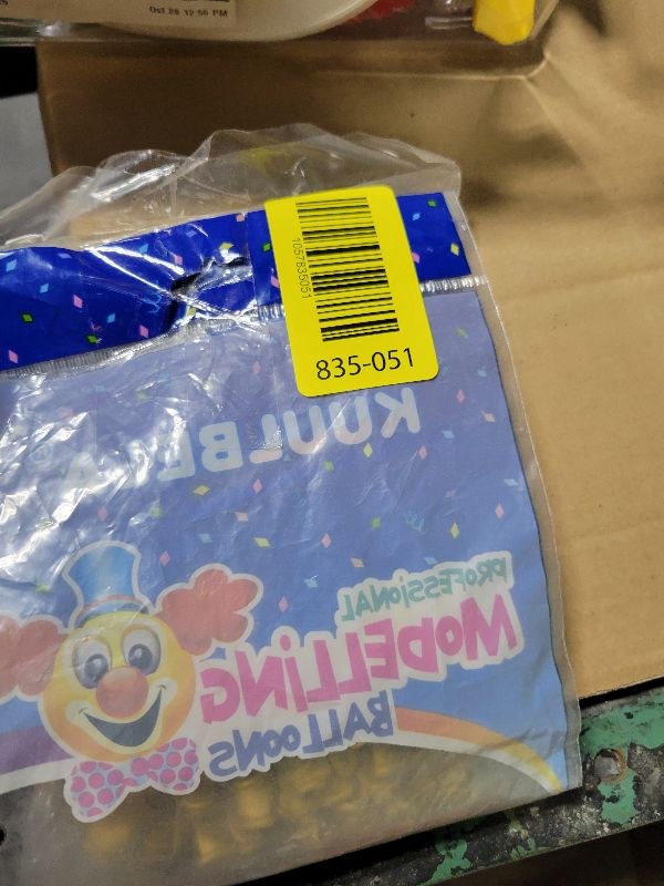 Photo 1 of 100Pcs 260 Balloons Metallic Gold Long Balloons for balloon animals, Gold Skinny Latex Twisting Balloon for Animals Modeling Christmas Birthday Wedding Party Decorations. (Gold)