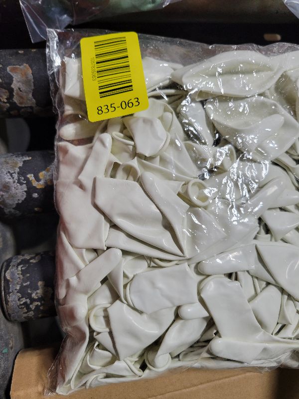 Photo 1 of 100 Pcs Quick Link Balloons White 6 inch, Latex Linking Balloons for Balloon Wall/Arches/Chains, Birthday Party Wedding Anniversary Graduation Arch Party Decor (white)