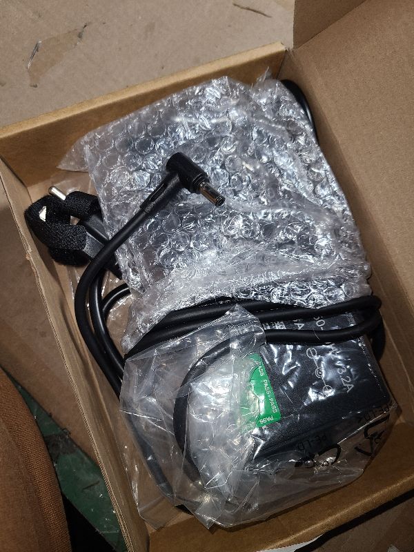 Photo 1 of 230W Charger 19.5V 11.8A AC Adapter ADP-230GB B Fit for Asus GU501G GU501GM GU501 GU502GV GU502GU ASUS ROG Strix Scar IIGL704GW-EV008R GL504GW-ES097T ROG Zephyrus S GX531GX Laptop Power Supply